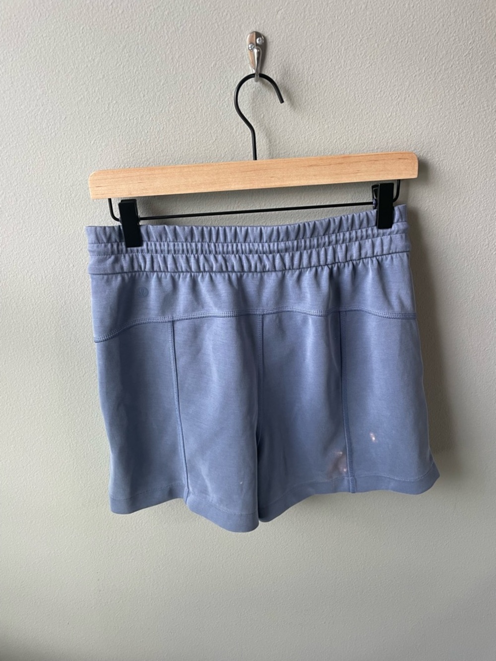 Lululemon Softstreme high-rise 4-inch shorts in the color Oasis Blue - Picture 4 of 8
